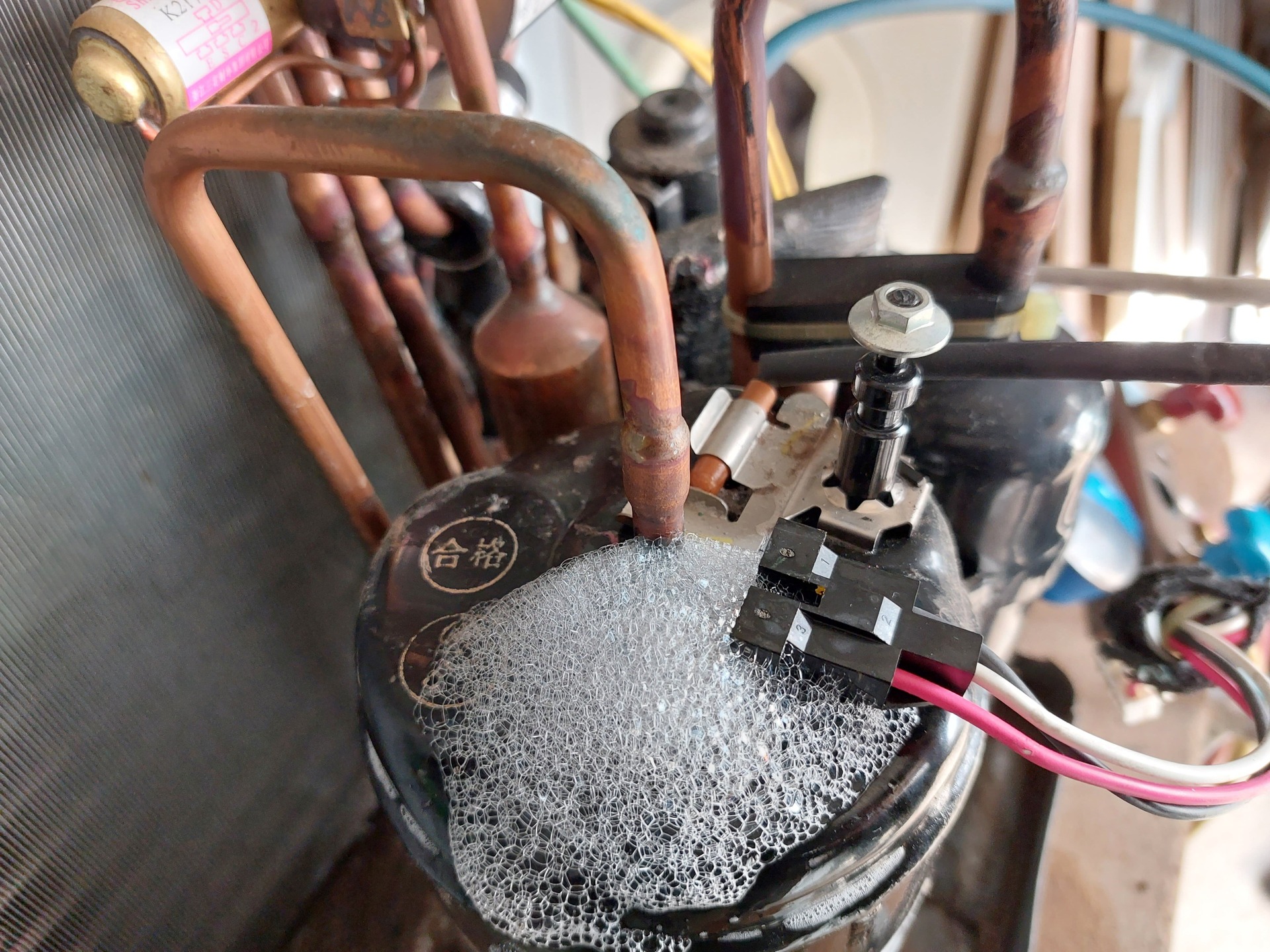 Réparation d'une fuite sur un compresseur clim