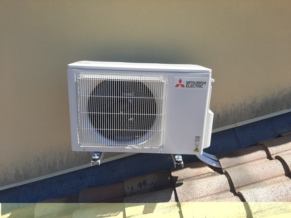 Unité extérieure sur un toit à Béziers