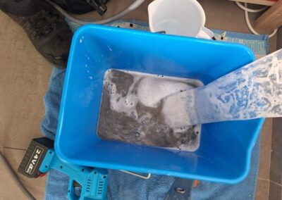 Eau sale nettoyage clim unité intérieure avec le climwasher